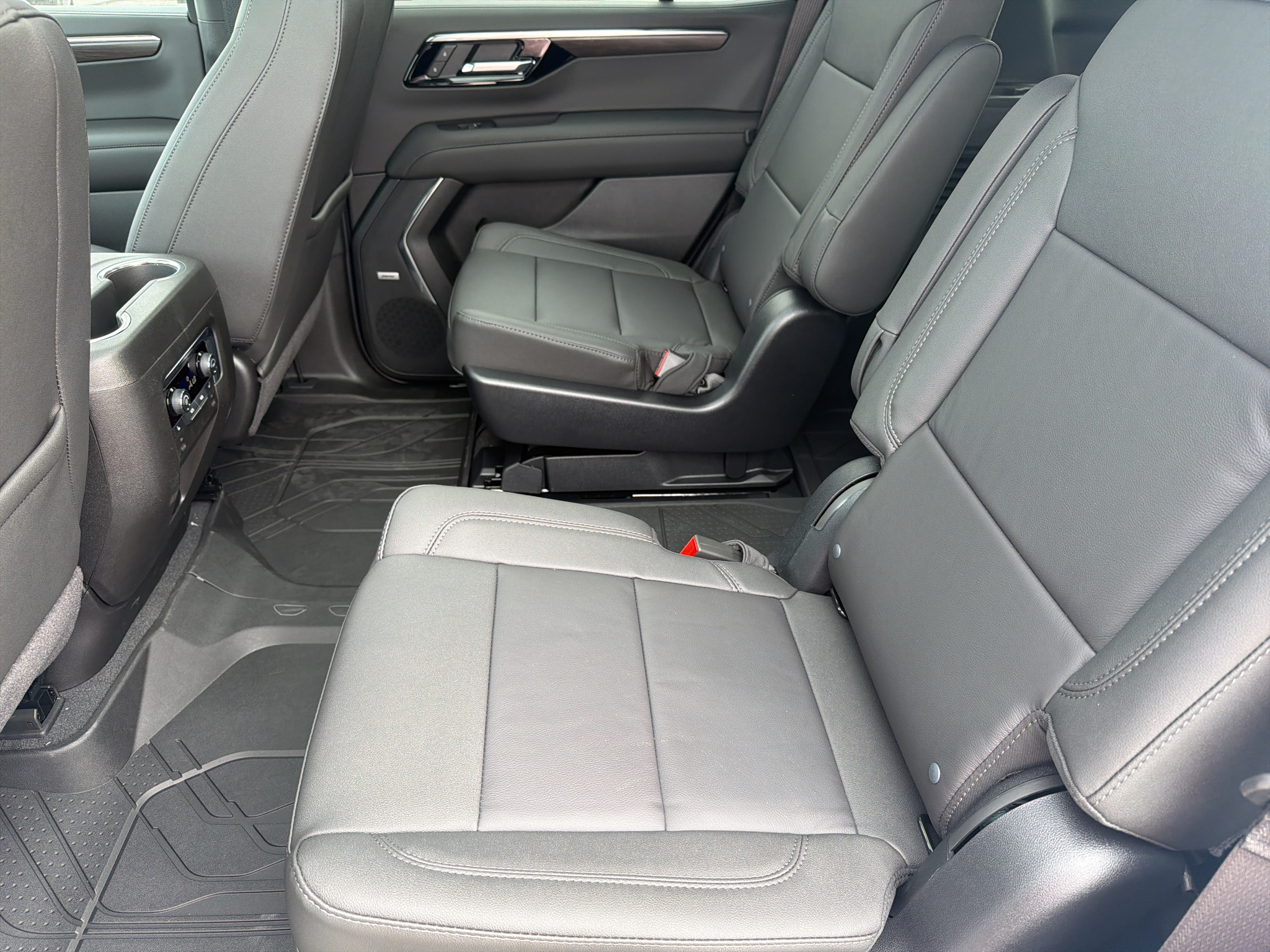 2027 Chevrolet Tahoe Z71 - Photo 11