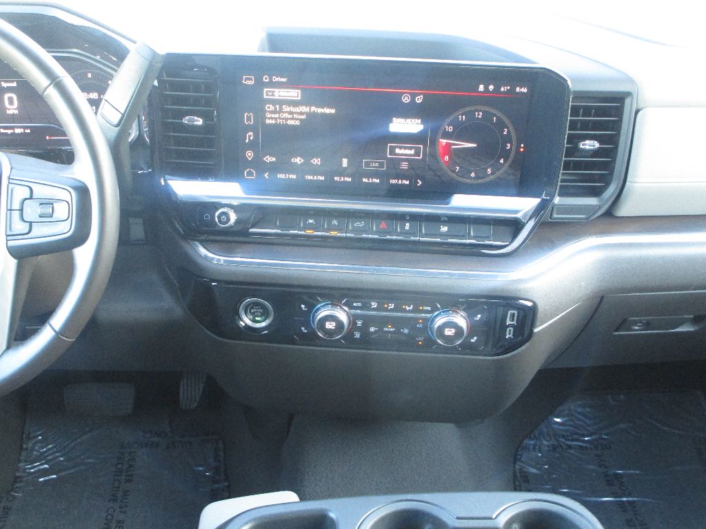 2024 GMC Sierra 1500 SLT - Photo 9