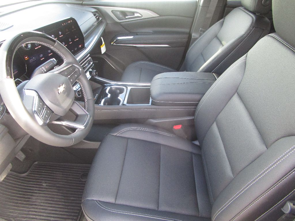 2026 Chevrolet Traverse LT - Photo 4
