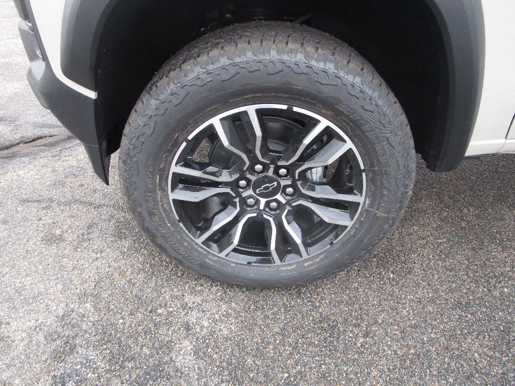 2026 Chevrolet Colorado Trail Boss - Photo 17