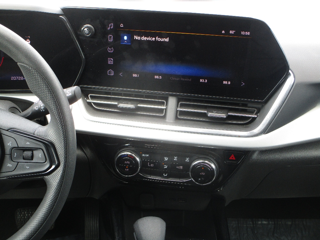 2025 Chevrolet Trax LT - Photo 7