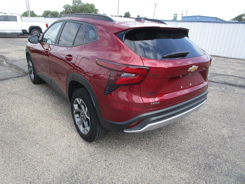 2025 Chevrolet Trax LT - Photo 13