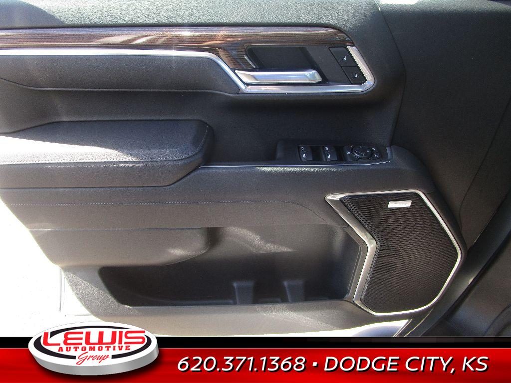 2026 Chevrolet Silverado 1500 RST photo 3