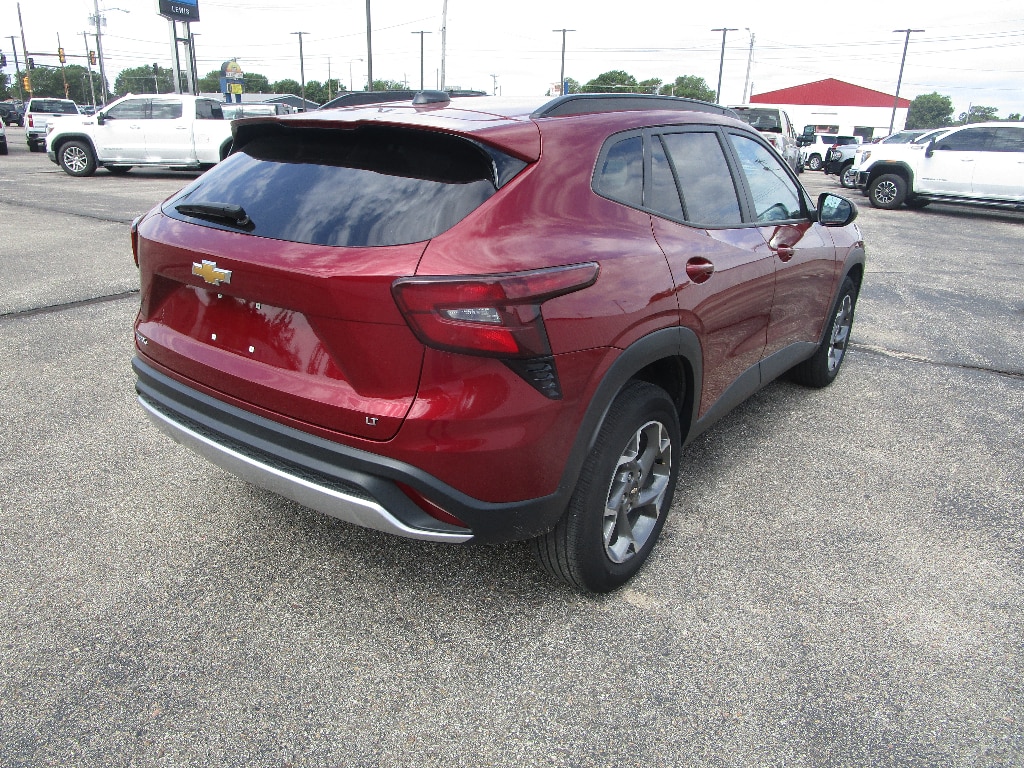2025 Chevrolet Trax LT - Photo 12