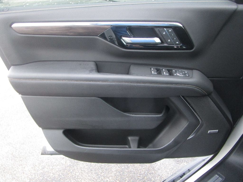 New 2025 Chevrolet Suburban Premier SUV