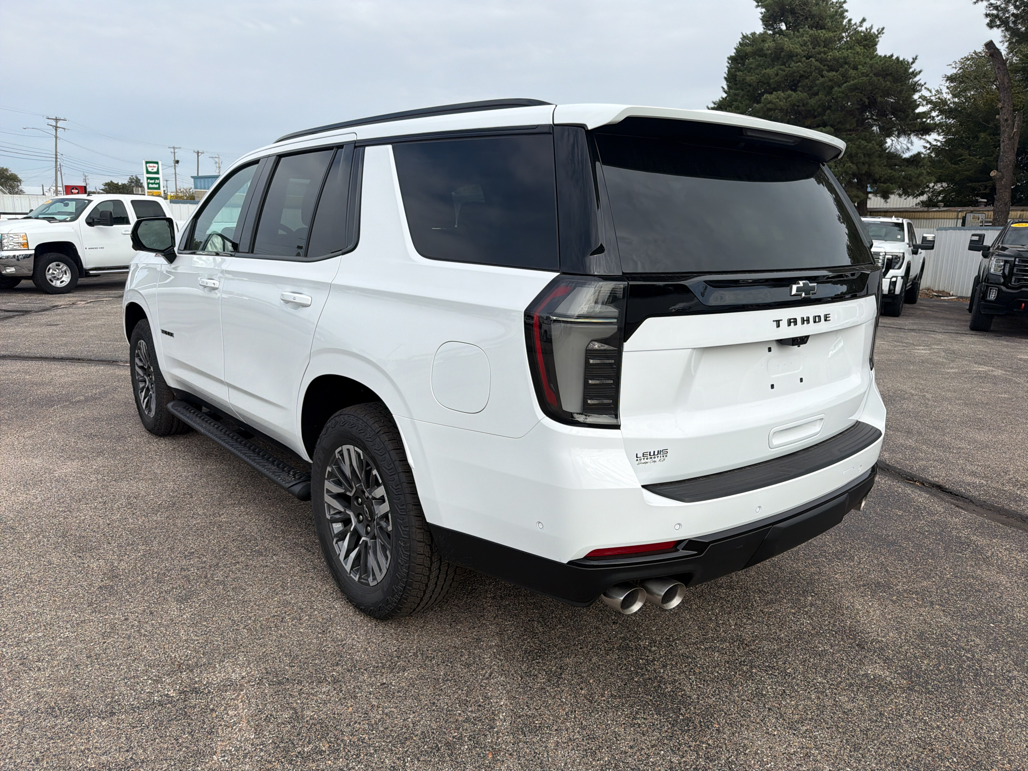 2027 Chevrolet Tahoe Z71 - Photo 16