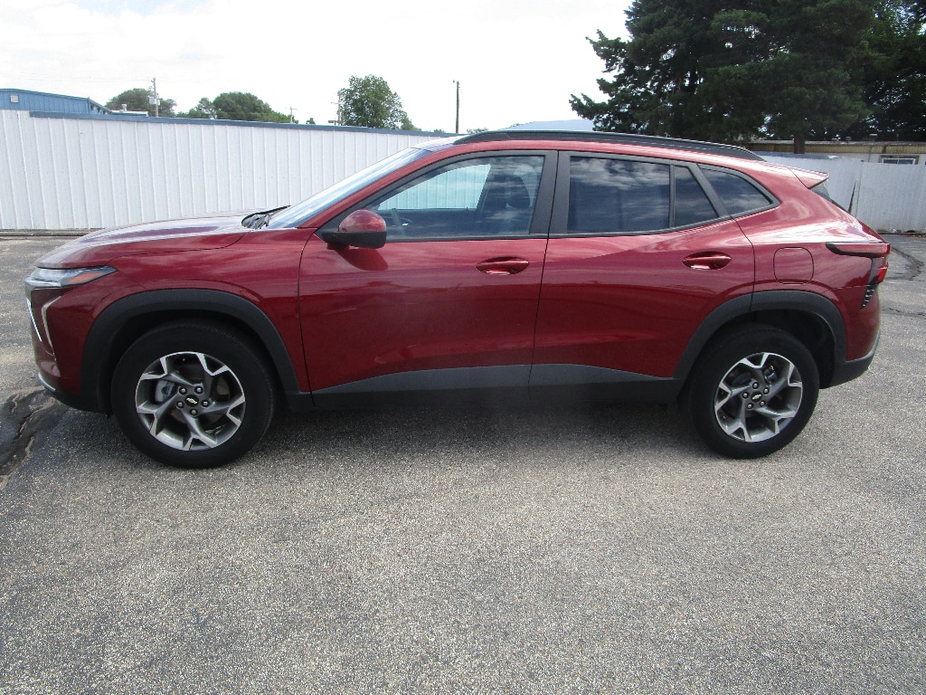 2025 Chevrolet Trax LT - Photo 14