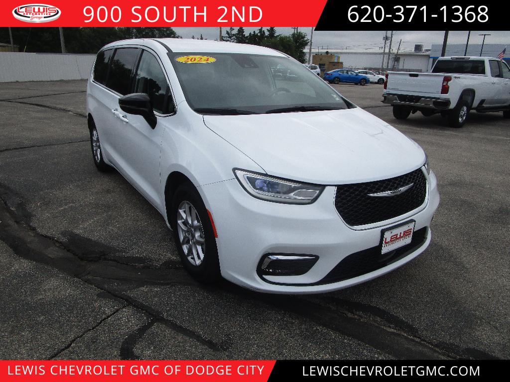 2024 Chrysler Pacifica Touring L's photo