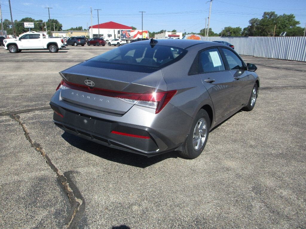 Used 2024 Hyundai Elantra SE