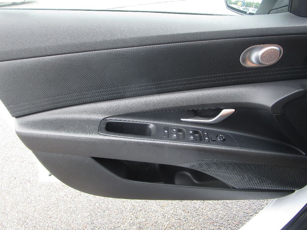 Used 2024 Hyundai Elantra SEL