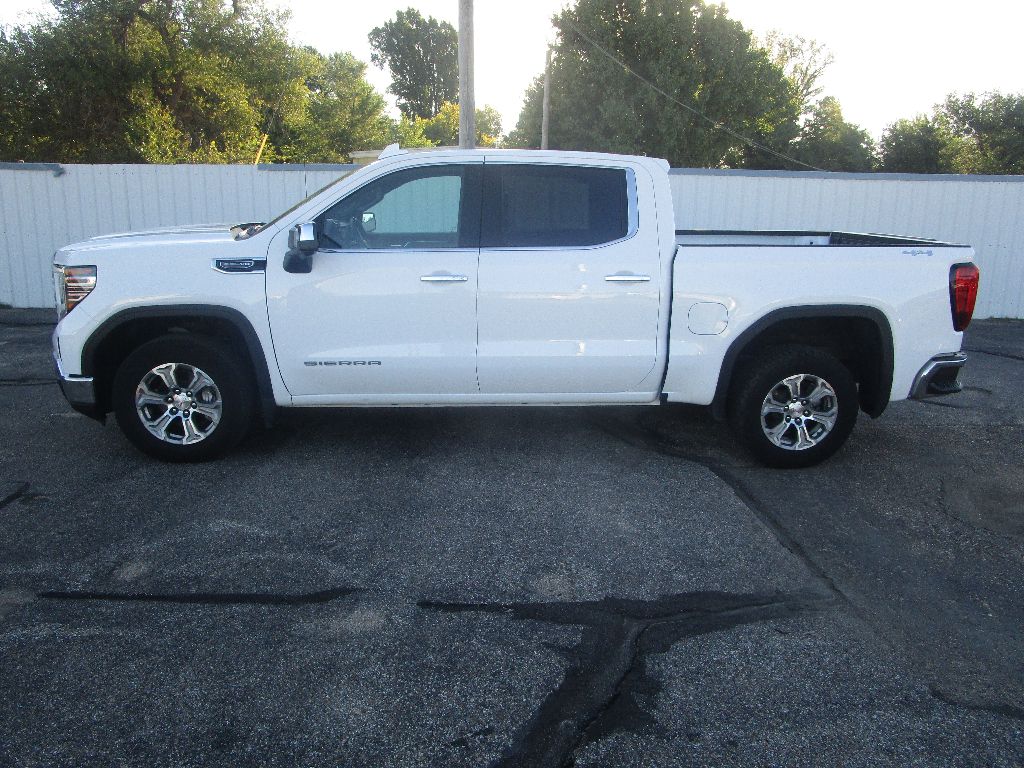 2024 GMC Sierra 1500 SLT - Photo 15