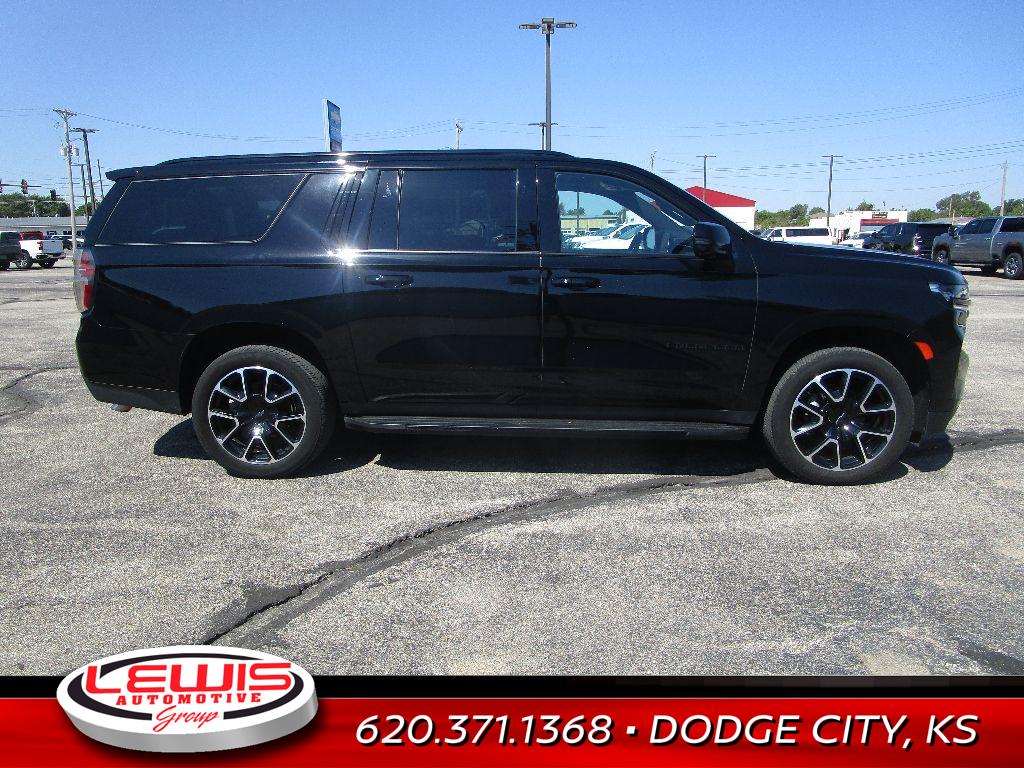 2021 Chevrolet Suburban RST photo 2