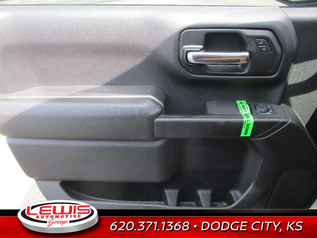 2024 Chevrolet Silverado 1500 photo 3