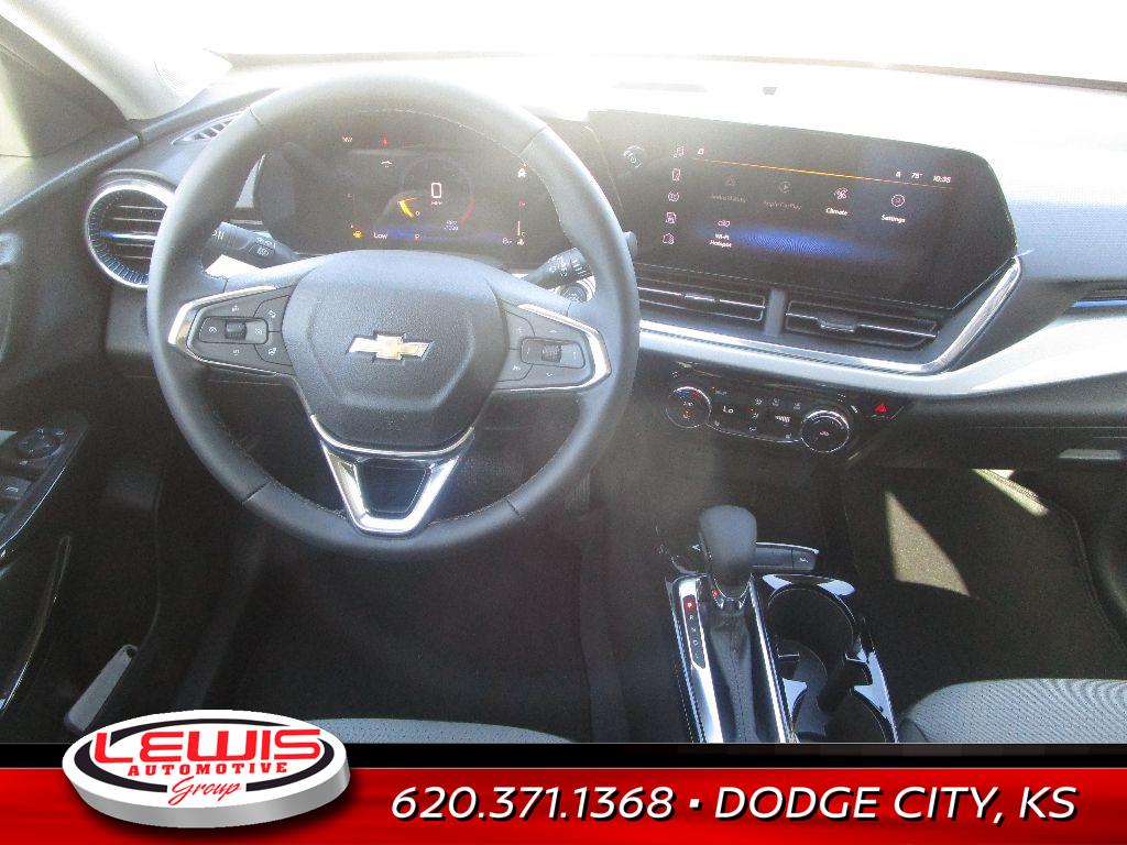 2026 Chevrolet Trax LT photo 2