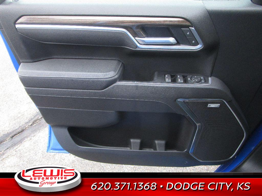 2025 Chevrolet Silverado 1500 RST photo 3