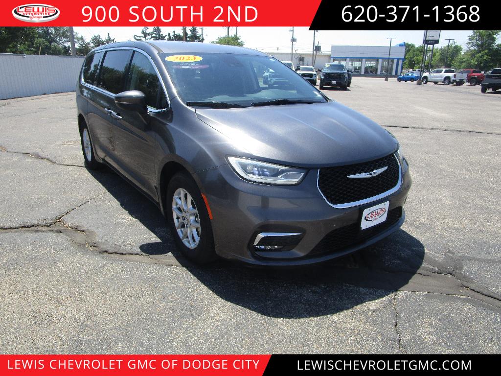 2023 Chrysler Pacifica Touring L's photo