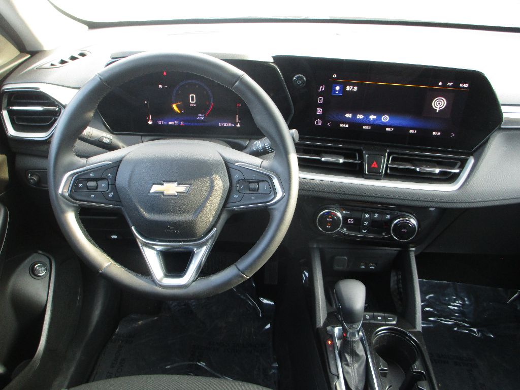 2024 Chevrolet Trailblazer LT photo 2