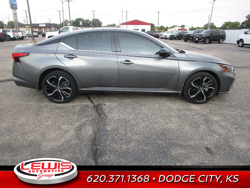 2023 Nissan Altima 2.5 SR photo 2