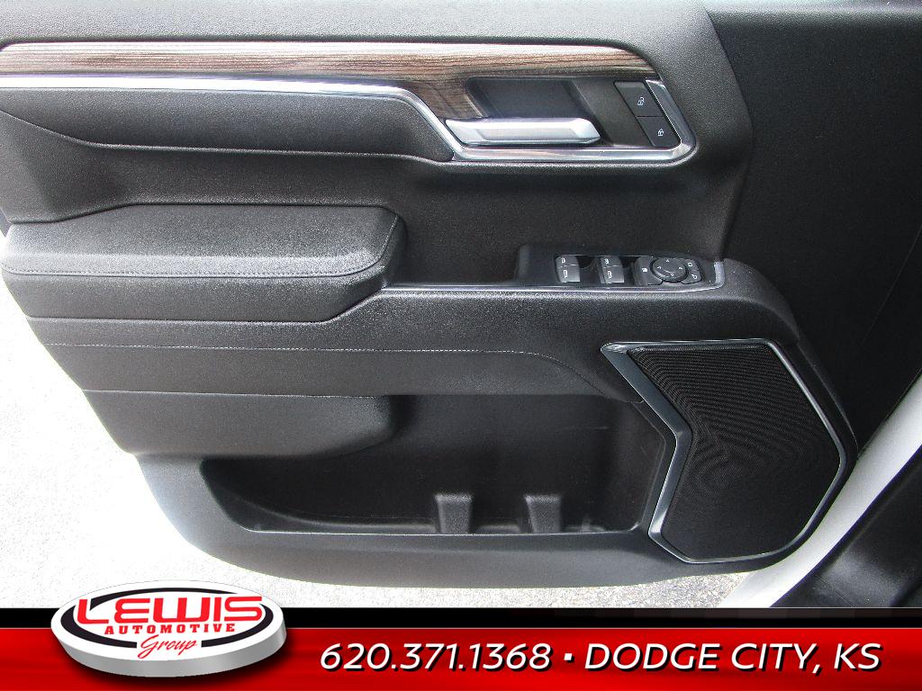 2023 Chevrolet Silverado 1500 LT photo 3