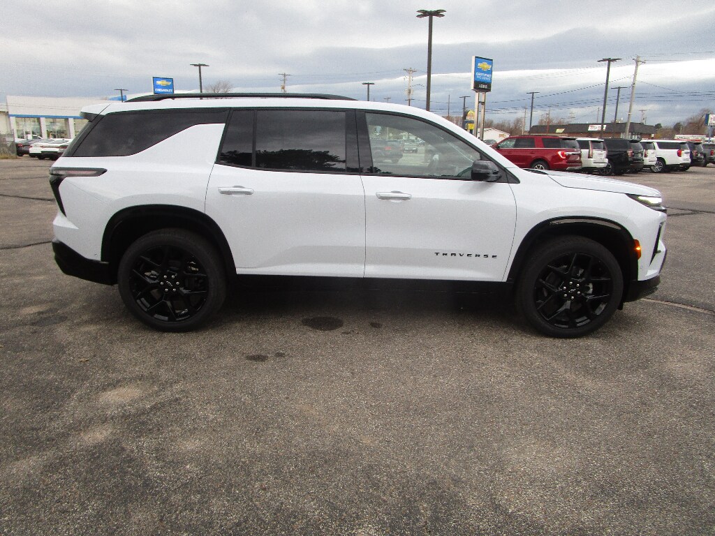 2026 Chevrolet Traverse RS photo 2