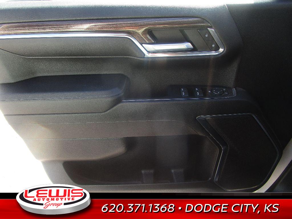 2023 Chevrolet Silverado 1500 LT photo 3