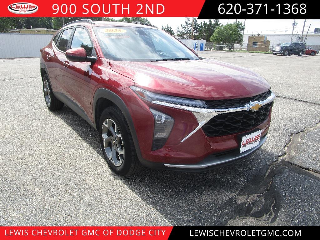 Used 2025 Chevrolet Trax LT SUV