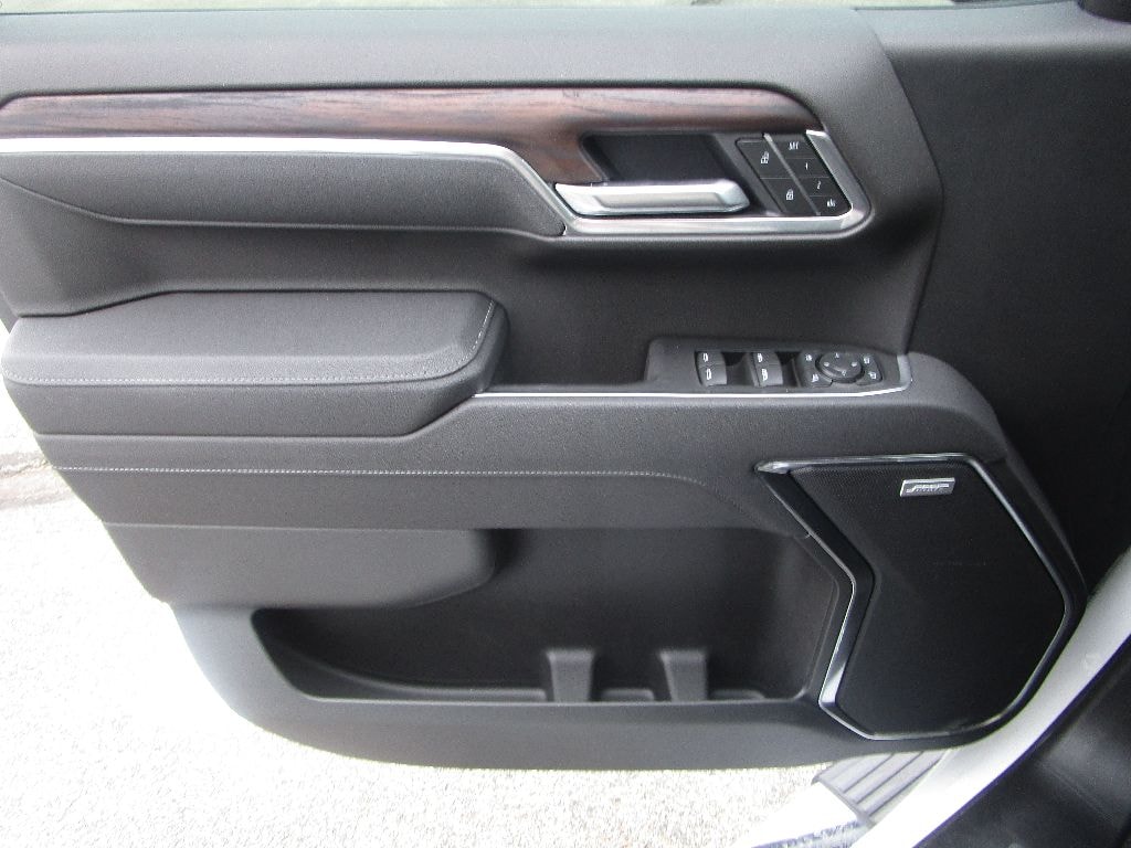 New 2025 GMC Sierra 1500 SLT Truck