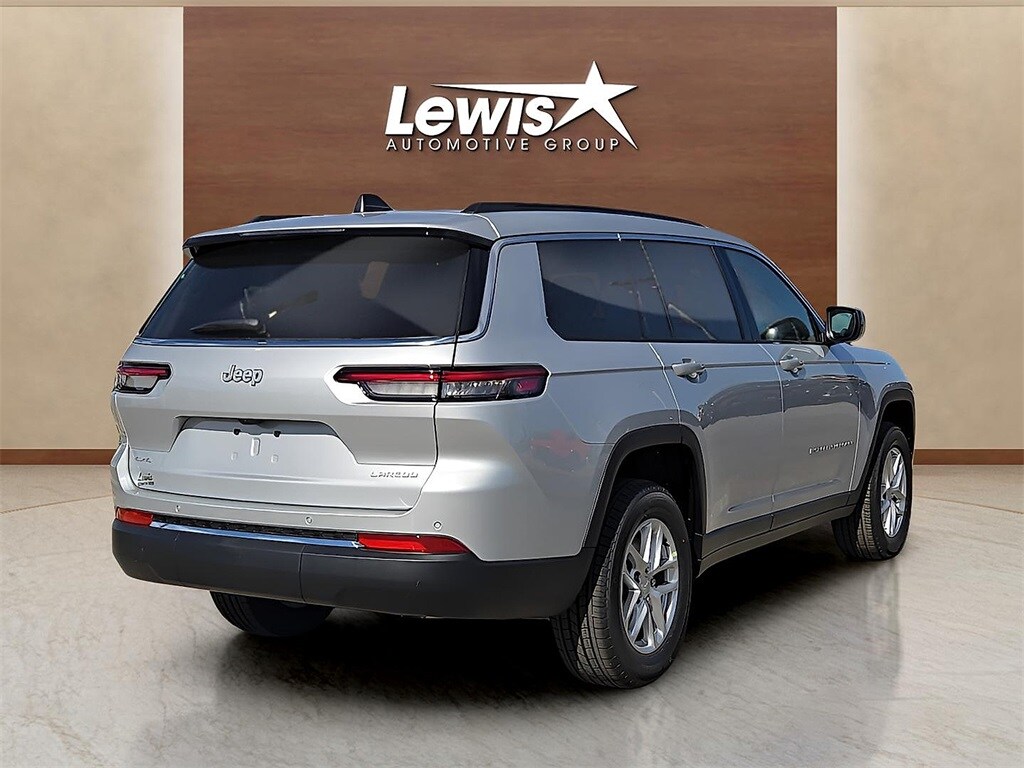 2025 Jeep Grand Cherokee Laredo photo 3