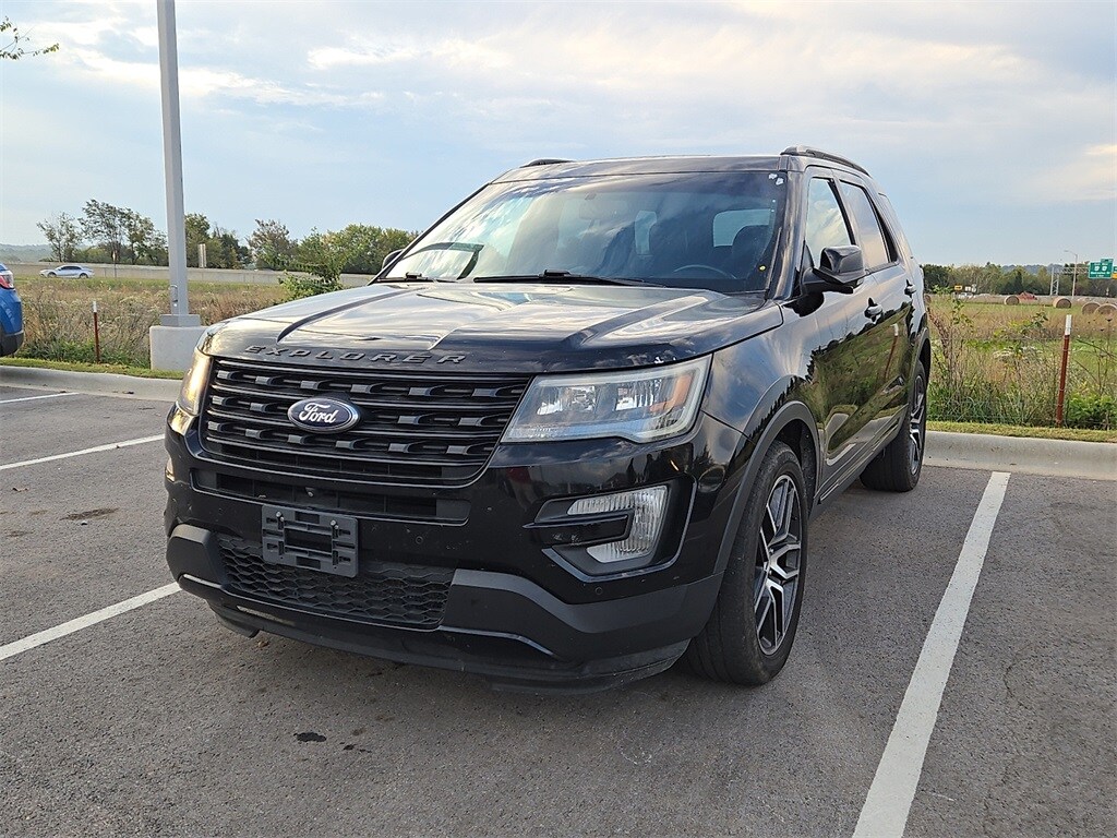 2016 Ford Explorer Sport photo 2