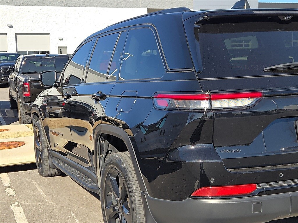 2023 Jeep Grand Cherokee Limited photo 2