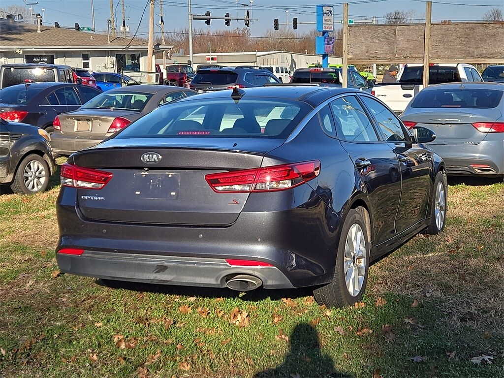 2018 Kia Optima S photo 2