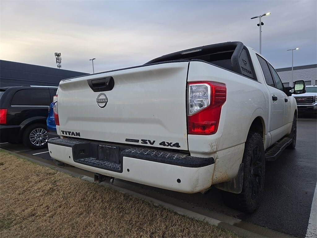 2023 Nissan Titan SV photo 3
