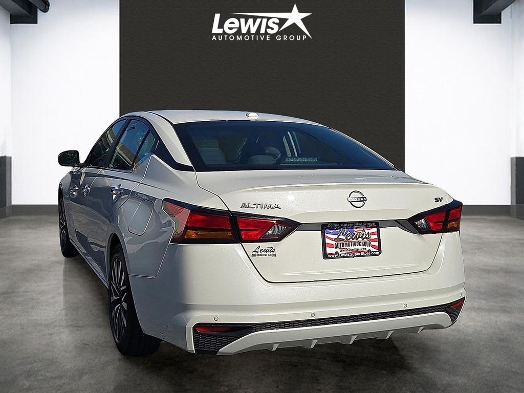 Used 2024 Nissan Altima 2.5 SV Sedan