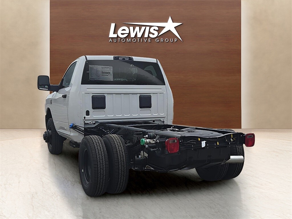 2025 Ram 3500 Tradesman photo 4