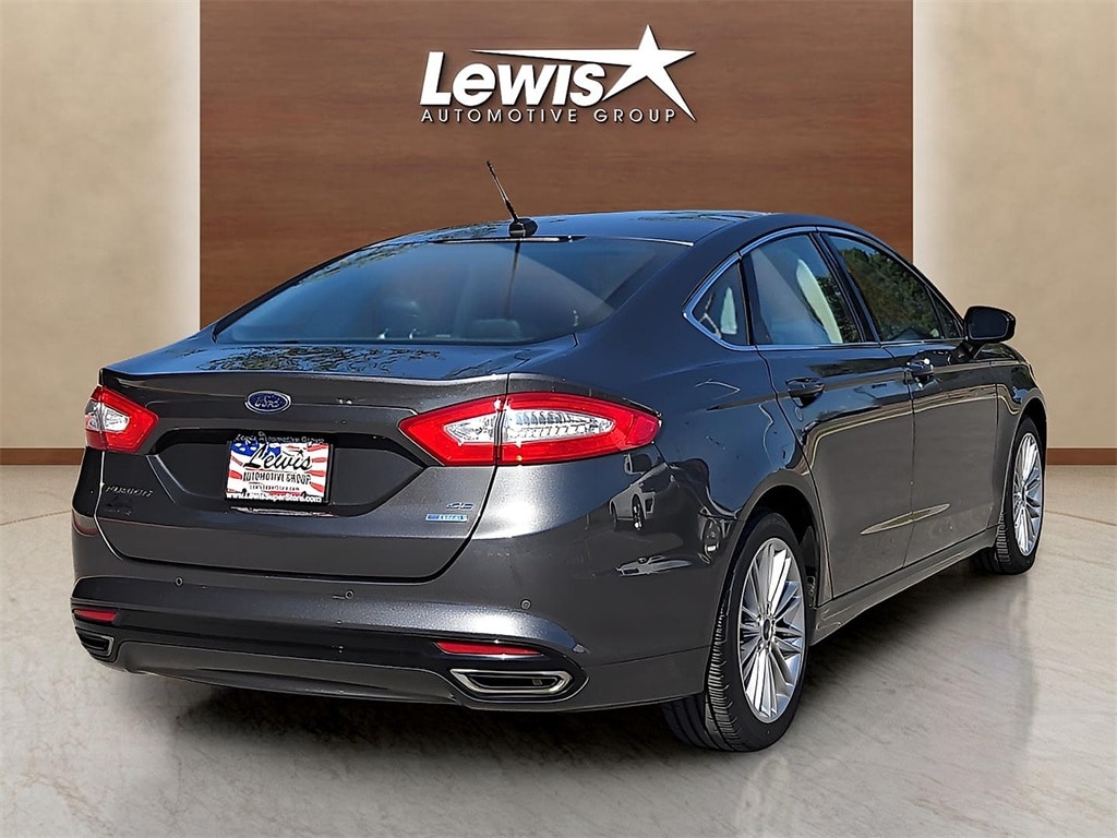 Used 2016 Ford Fusion SE Sedan