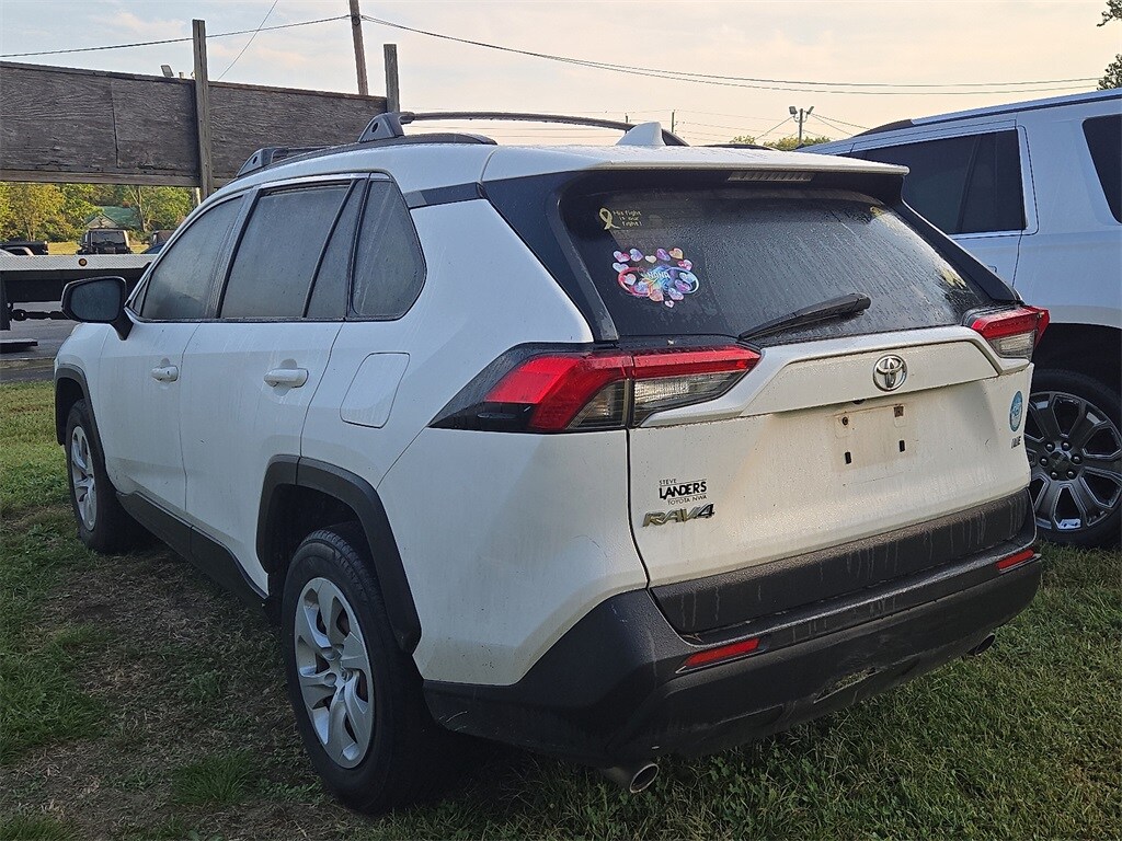 2019 Toyota RAV4 LE photo 3