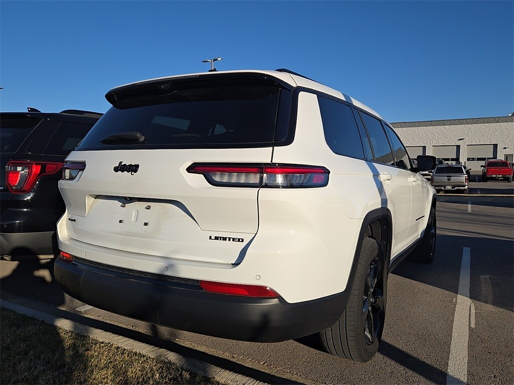 2024 Jeep Grand Cherokee Limited photo 3