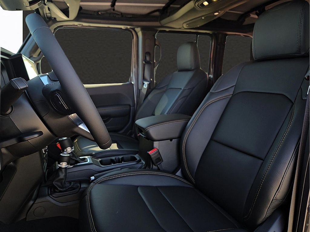 2026 Jeep Wrangler 4-Door Sahara - Photo 13
