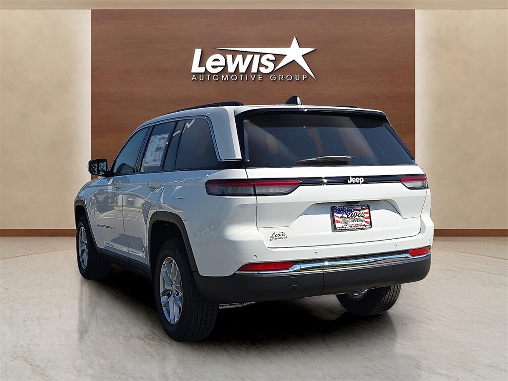 2025 Jeep Grand Cherokee Laredo photo 3