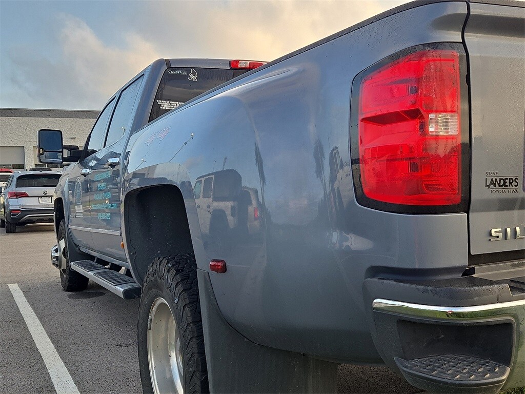 2015 Chevrolet Silverado 3500HD LTZ photo 3