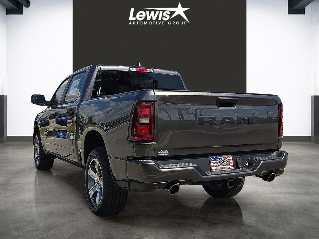 New 2026 Ram 1500 EXPRESS CREW CAB 4X2 5'7 BOX Pickup