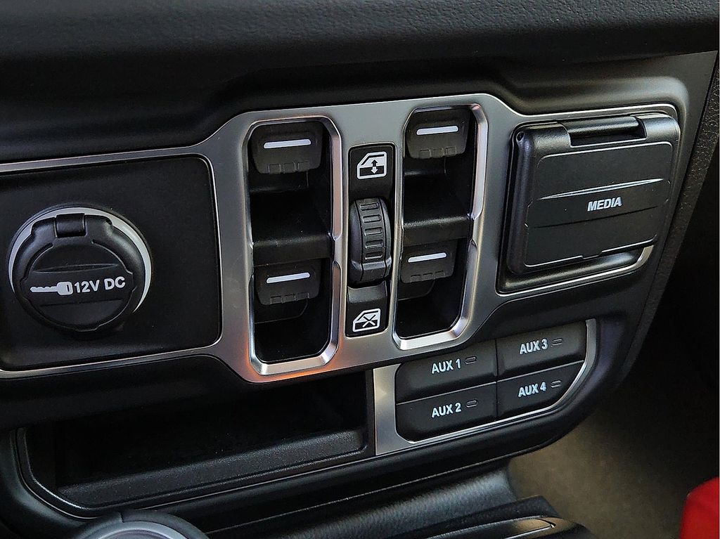 2026 Jeep Wrangler 4-Door Sahara - Photo 16