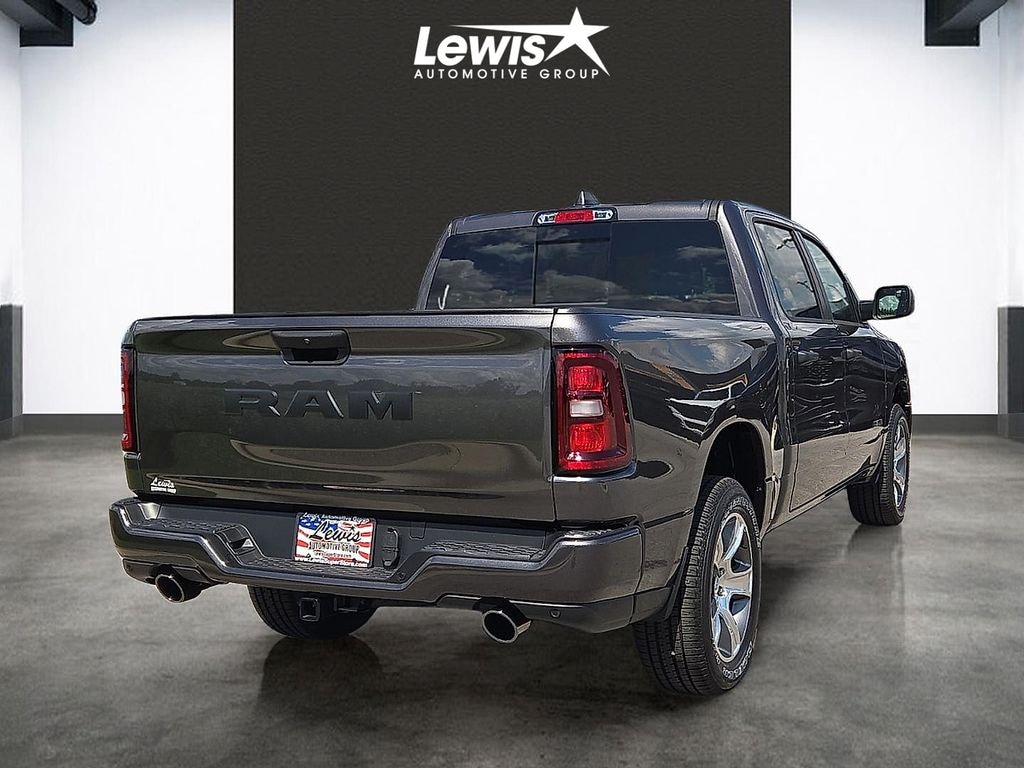 New 2026 Ram 1500 EXPRESS CREW CAB 4X2 5'7 BOX Pickup