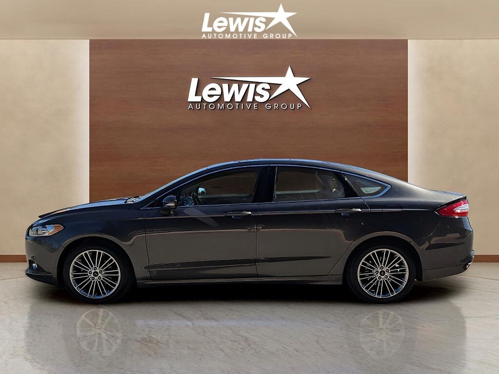 Used 2016 Ford Fusion SE Sedan