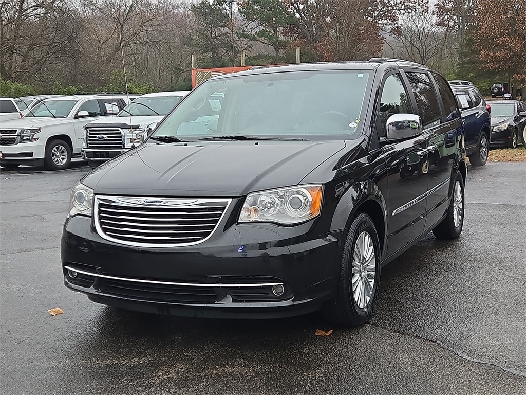 2012 Chrysler Town & Country Limited's photo
