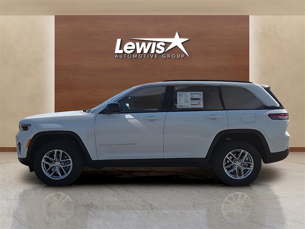 2025 Jeep Grand Cherokee Laredo photo 2