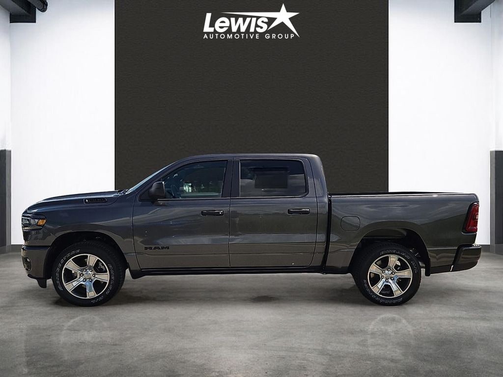 New 2026 Ram 1500 EXPRESS CREW CAB 4X2 5'7 BOX Pickup