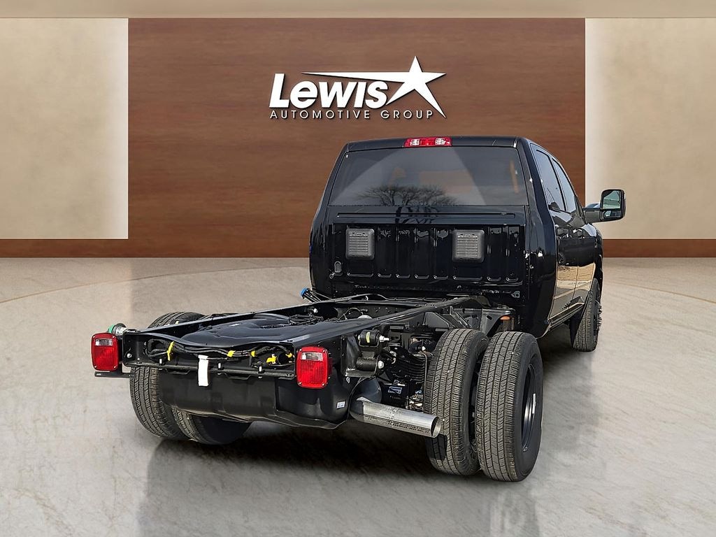 New 2026 Ram 3500 Chassis Cab TRADESMAN CREW 4X4 60' CA Pickup