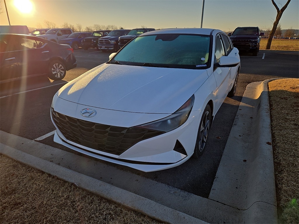 2023 Hyundai Elantra SEL's photo