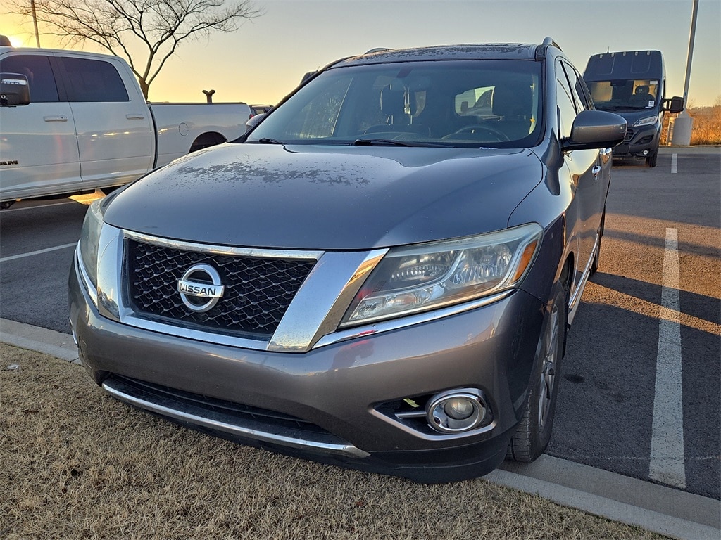 2015 Nissan Pathfinder SL's photo